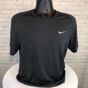 Nike Men’s Dri Fit Tee Medium Item 0012